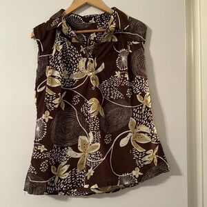 Loose fitting sleeveless cotton top with collar